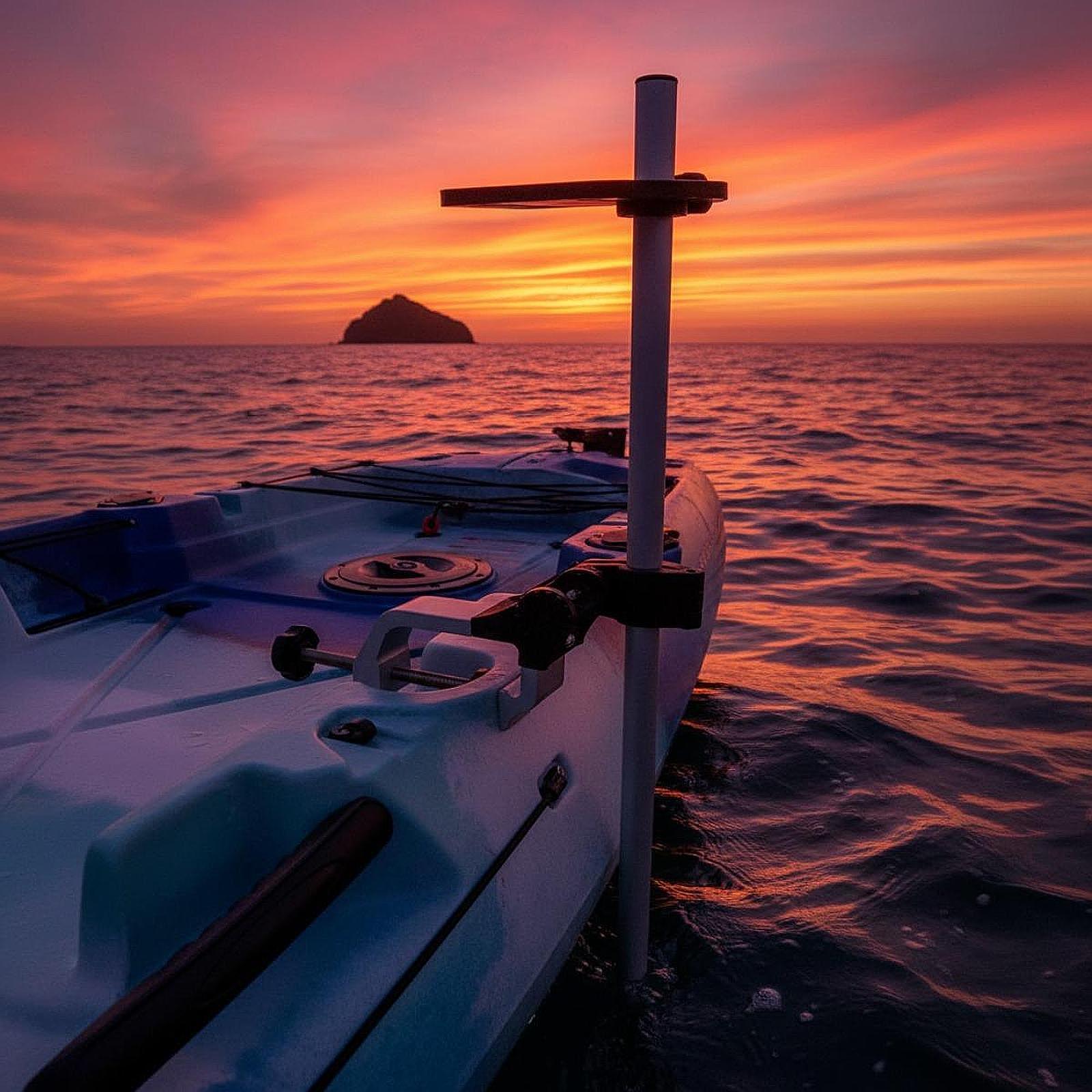 耐久性に優れた魚群探知機マウント。軽量アルミニウム合金製で、 - Fish Finder Mount のレビューと価格